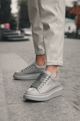 Женские кроссовки Alexander McQueen Oversized Sneakers Grey LUX (лакированные) фото