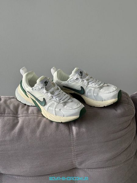 Чоловічі та жіночі кросівки Nike V2K Runtekk White Beige Green фото