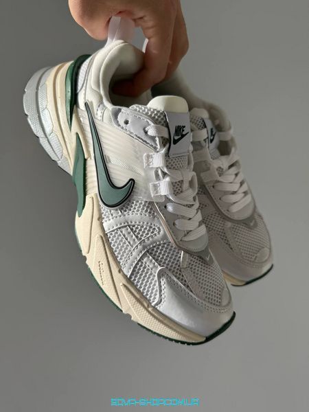Чоловічі та жіночі кросівки Nike V2K Runtekk White Beige Green фото
