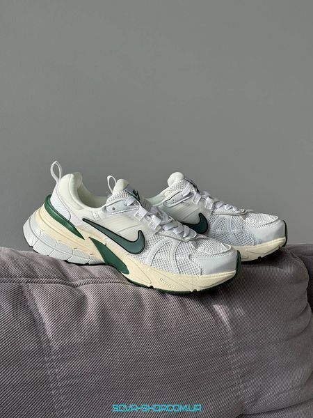 Чоловічі та жіночі кросівки Nike V2K Runtekk White Beige Green фото