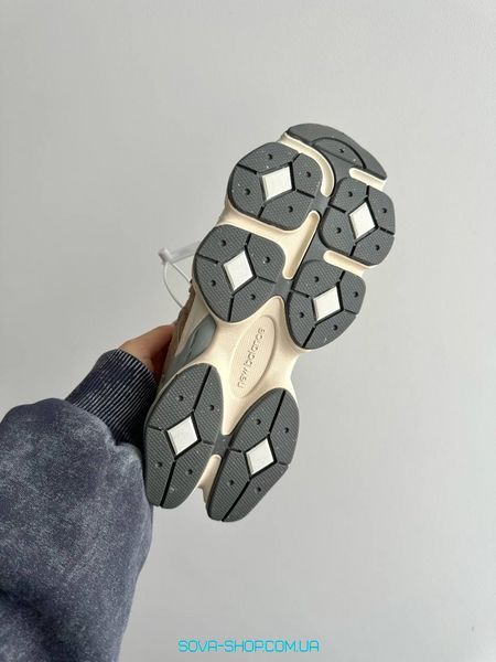 Чоловічі та жіночі кросівки New Balance 9060 DRIFTWOOD фото