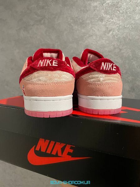 Унісекс кросівки StrangeLove Skateboards x Nike SB Dunk Low фото