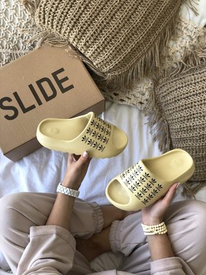 Мужские и женские кроссовки шлепанцы Adidas Yeezy Slide "Desert Sand adidas" фото