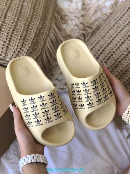 Чоловічі та жіночі шльопанці Adidas Yeezy Slide "Desert Sand adidas" фото