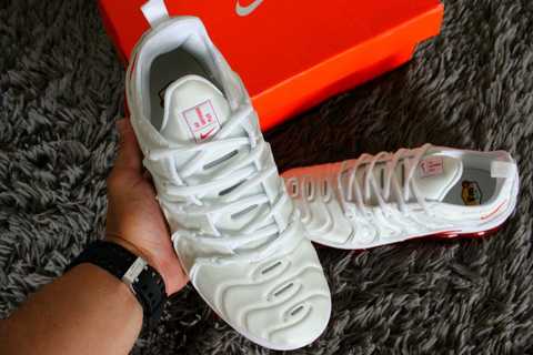 Nike air vapormax plus clearance tn triple red shoes