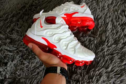 Nike air max store plus red white