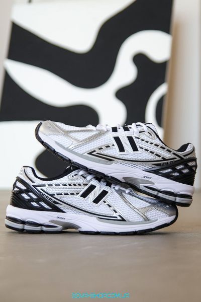 Чоловічі кросівки New Balance 1906R Silver Metallic/Black фото
