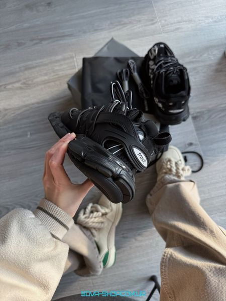 Чоловічі та жіночі кросівки Balenciaga Track Sneaker 'Signature - Black White' Premium фото