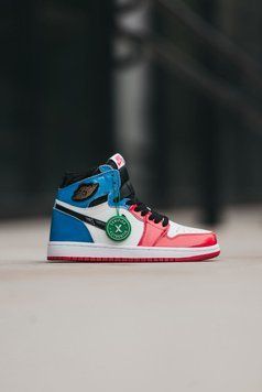 Женские баскетбольные кроссовки Nike Air Jordan 1 Retro Blue/White/Red фото