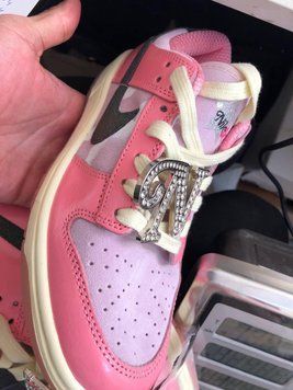 Жіночі баскетбольні кросівки Nike SB Dunk Low "Barbie" фото