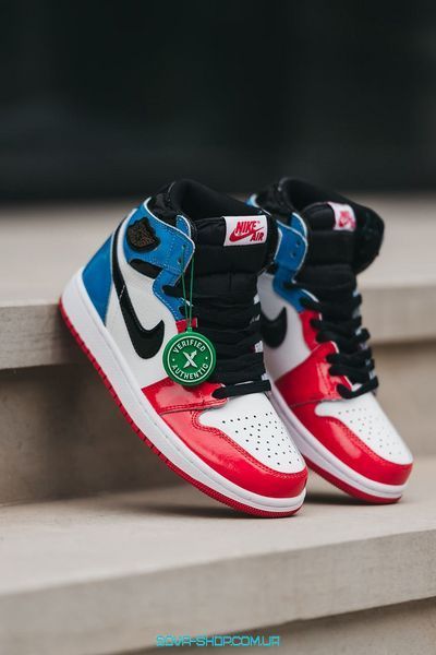 Женские баскетбольные кроссовки Nike Air Jordan 1 Retro Blue/White/Red фото