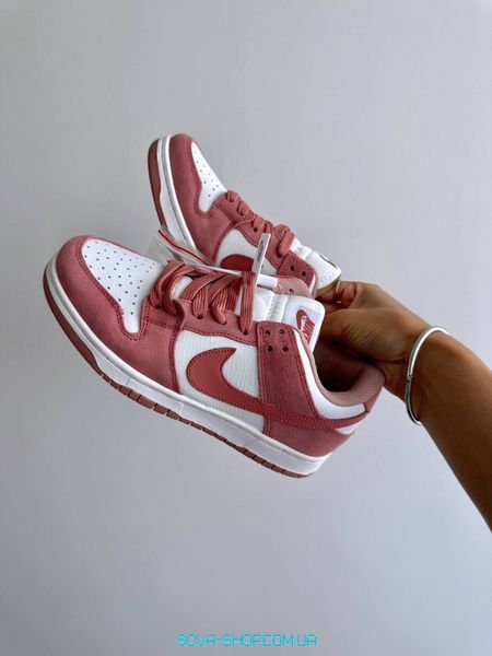 Жіночі кросівки Nike SB Dunk Low PINK SUEDE фото