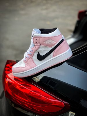 Жіночі кросівки Air Jordan 1 Mid "Barely Rose" Nike фото