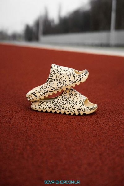 Чоловічі та жіночі шльопанці Adidas Yeezy Slide Bone Painted фото