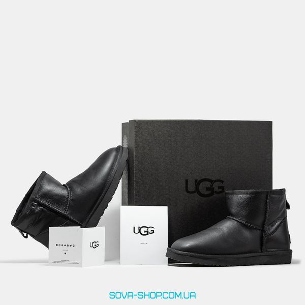 Женские и мужские зимние ботинки UGG Classic Mini Black Leather Premium фото
