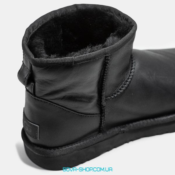 Жіночі та чоловічі зимові ботинки UGG Classic Mini Black Leather Premium фото