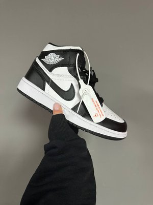 Чоловічі та жіночі кросівки Nike Air Jordan 1 “BLACK / WHITE” Fur фото