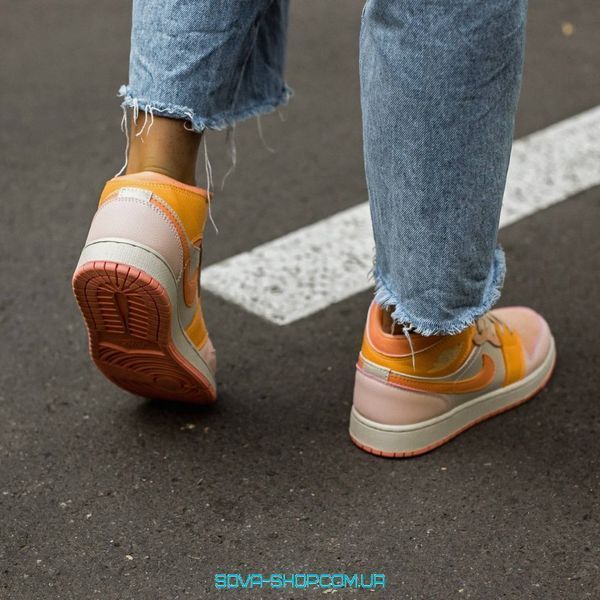 Жіночі баскетбольні кросівки Nike Air Jordan 1 High Pink Orange фото