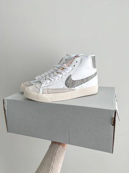 Жіночі кросівки Blazer Mid 77 Snake фото