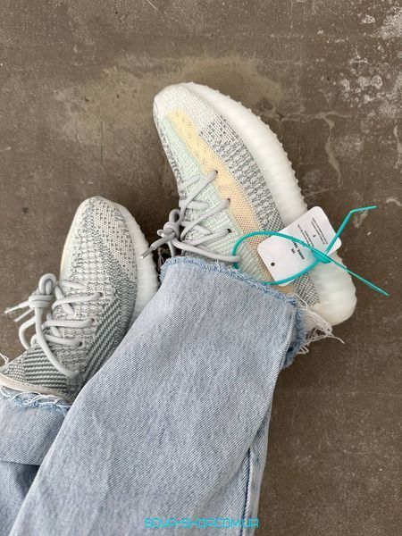 Жіночі кросівки Yeezy Boost 350 v2 Cloud White Adidas фото