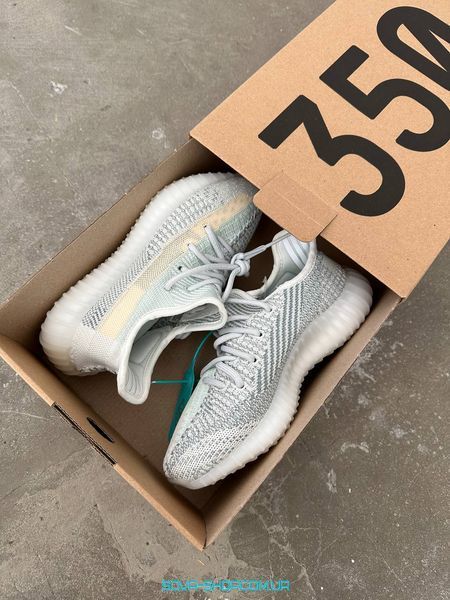 Жіночі кросівки Yeezy Boost 350 v2 Cloud White Adidas фото