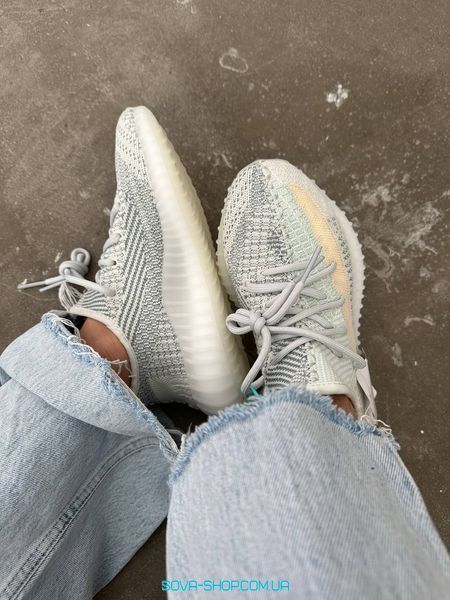 Жіночі кросівки Yeezy Boost 350 v2 Cloud White Adidas фото