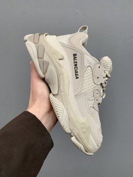 Жіночі кросівки Balenciaga Triple S Beige Lux Woman фото