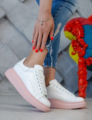 Женские кроссовки Oversized Sneakers White Pink Alexander McQueen фото