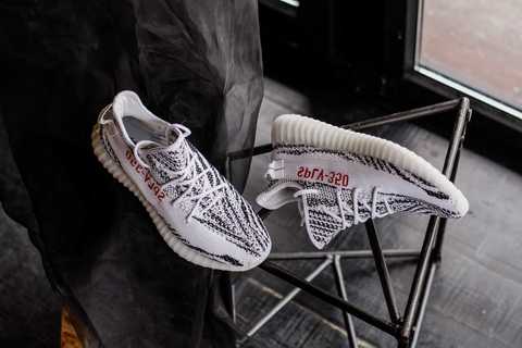 Yeezy ultra 2025 boost zebra