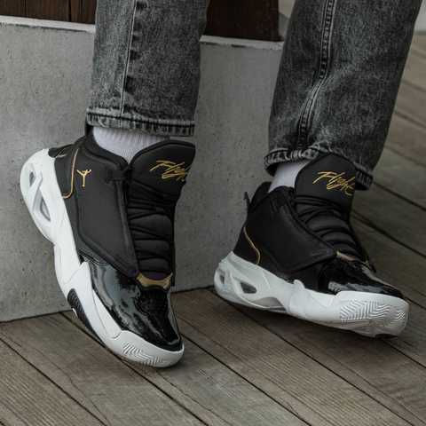 Jordan aura best sale black and white