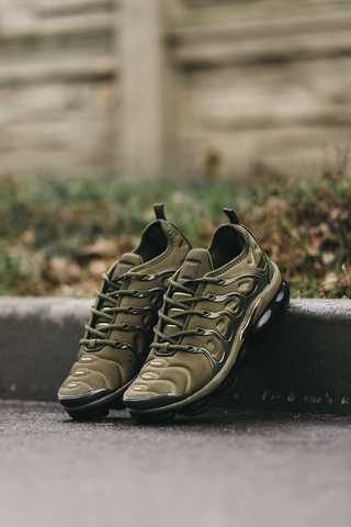 Nike air vapormax plus best sale khaki green