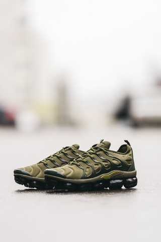 Olive green store nike vapormax plus