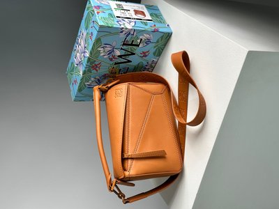 Женская сумка Loewe Paula's Ibiza Puzzle Bag In Classic Calfskin Ginger Premium фото