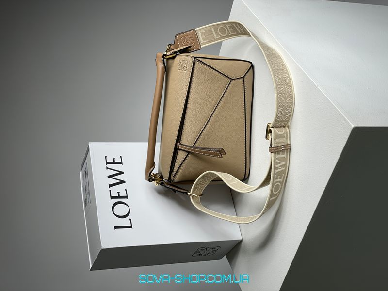 Жіноча сумка Loewe Small Puzzle Bag in Classic Calfskin Beige Premium фото