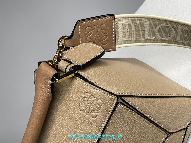 Жіноча сумка Loewe Small Puzzle Bag in Classic Calfskin Beige Premium фото