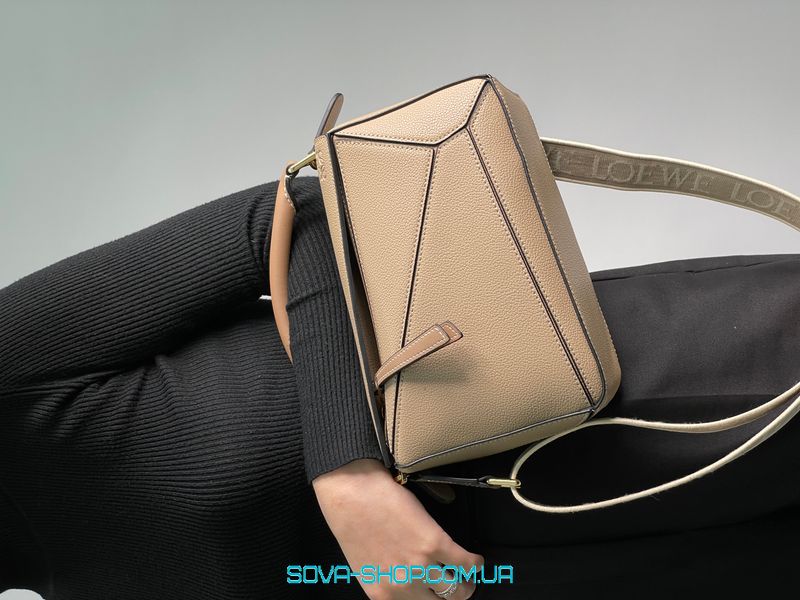 Женская сумка Loewe Small Puzzle Bag in Classic Calfskin Beige Premium фото
