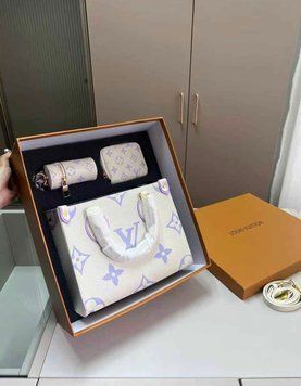 Женская сумка Louis Vuitton OnTheGo PM Monogram Canvas in Pastel Lilac Premium фото