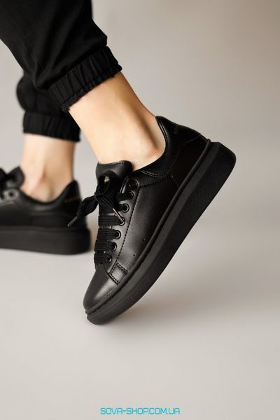 Жіночі кросівки Oversized Sneakers Triple Black Alexander McQueen фото