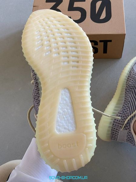 Мужские и женские кроссовки Yeezy Boost 350 V2 Ash Pearl Adidas фото