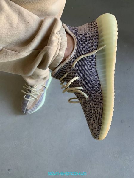 Мужские и женские кроссовки Yeezy Boost 350 V2 Ash Pearl Adidas фото