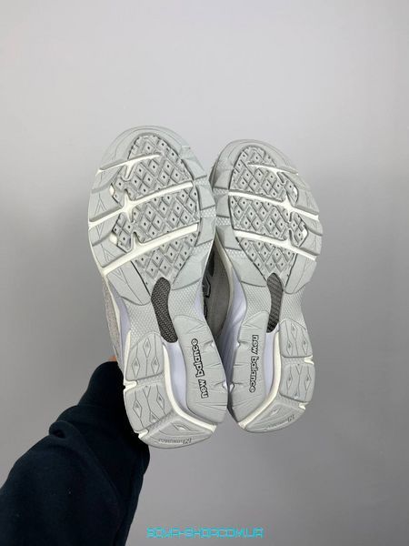 Чоловічі та жіночі кросівки New Balance 990v3 x Levi&rsquo;s Elephant Skin фото