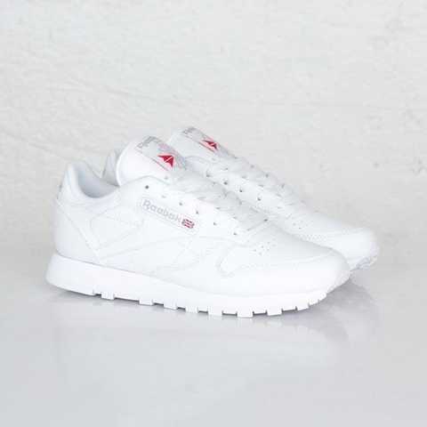 Womens white sales reeboks