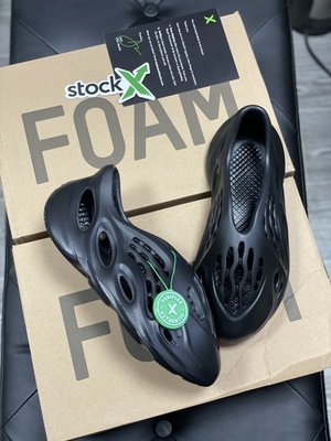 Мужские и женские кроссовки Yeezy Adidas Foam RNNR Black фото