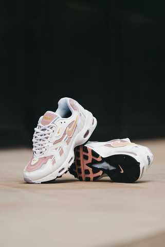 Pink and gold store nike air max