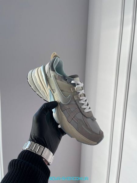 Жіночі кросівки Nike V2K Run Light Iron Ore Grey FZ3596-072 фото