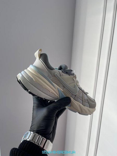 Жіночі кросівки Nike V2K Run Light Iron Ore Grey FZ3596-072 фото