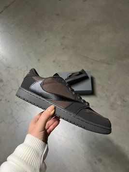 Чоловічі кросівки Nike SB Travis Scott x Air Jordan 1 Low OG 'Velvet Brown' фото