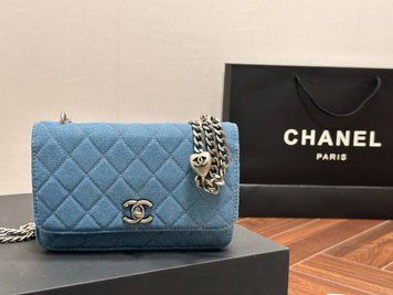 Женская сумка Chanel Pearl Crush Mini Flap Bag in Quilted Blue Denim with Silver Premium фото