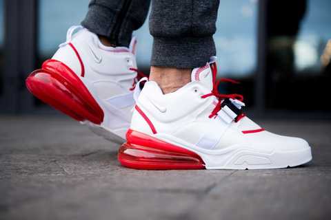 270 nike white and hot sale red