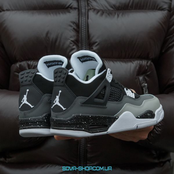 Чоловічі та жіночі баскетбольні кросівки Nike Air Jordan 4 Retro SE Fear Black White фото